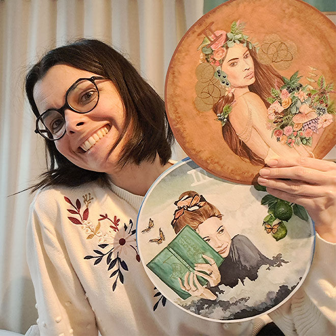 Julie Vigneron présente deux cartes originales peintes pour l’oracle Rituels lunaires